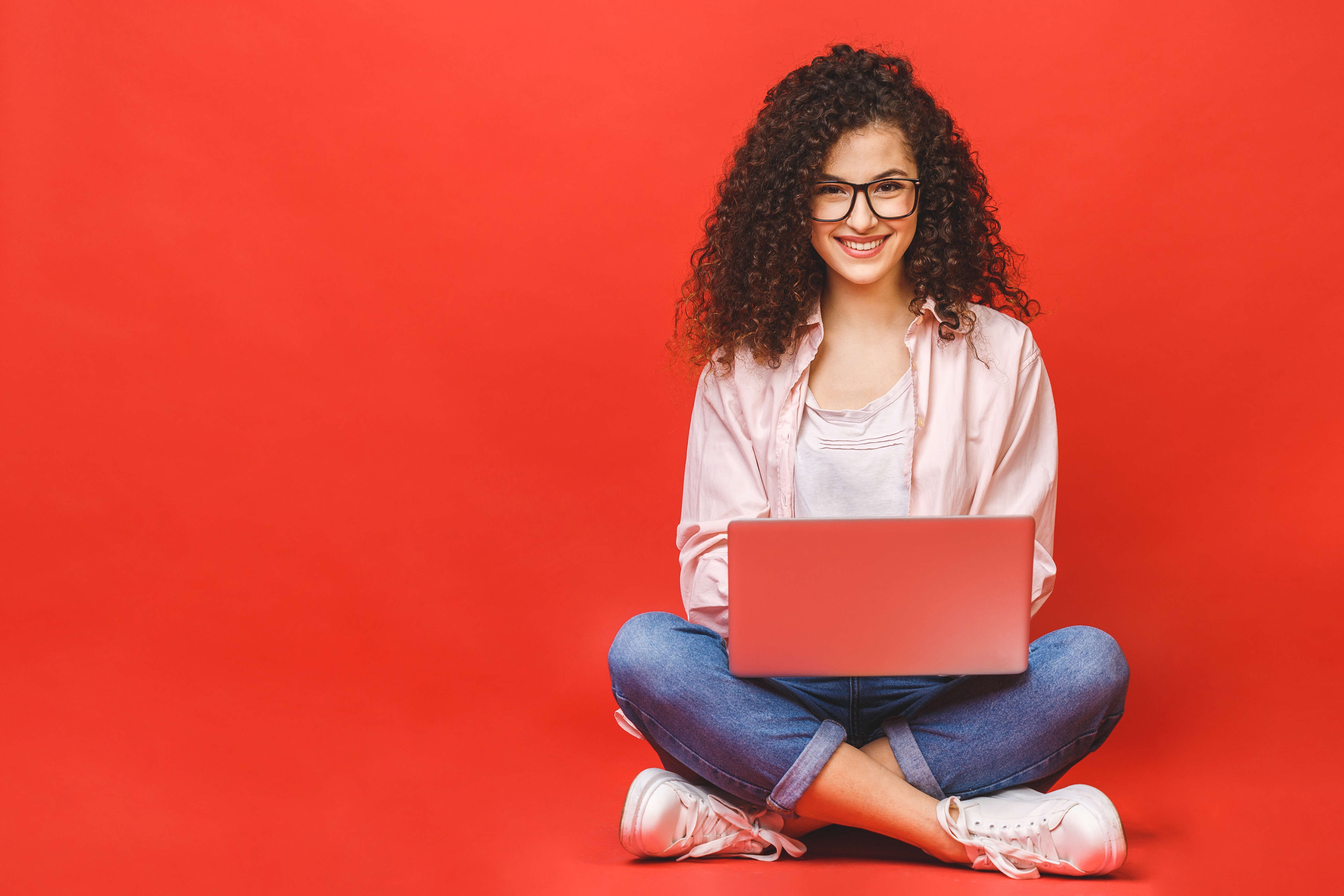 estudiante con laptop