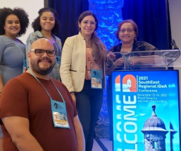 Estudiantes de Psicología y Microbiología