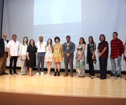 grupo de facultad, asociados con los estudiantes que recibieron la Medalla Rafael Delgado Márquez