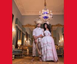 Pareja con vestimenta de época