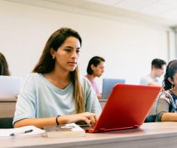 estudiantes en el salón