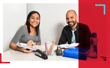 estudiante reunida con el profesor