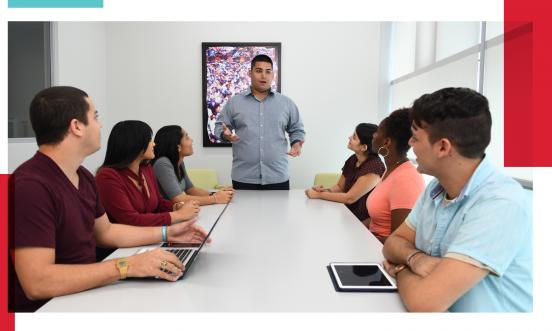 grupo de estudiantes reunidos