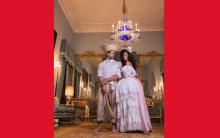 Pareja con vestimenta de época